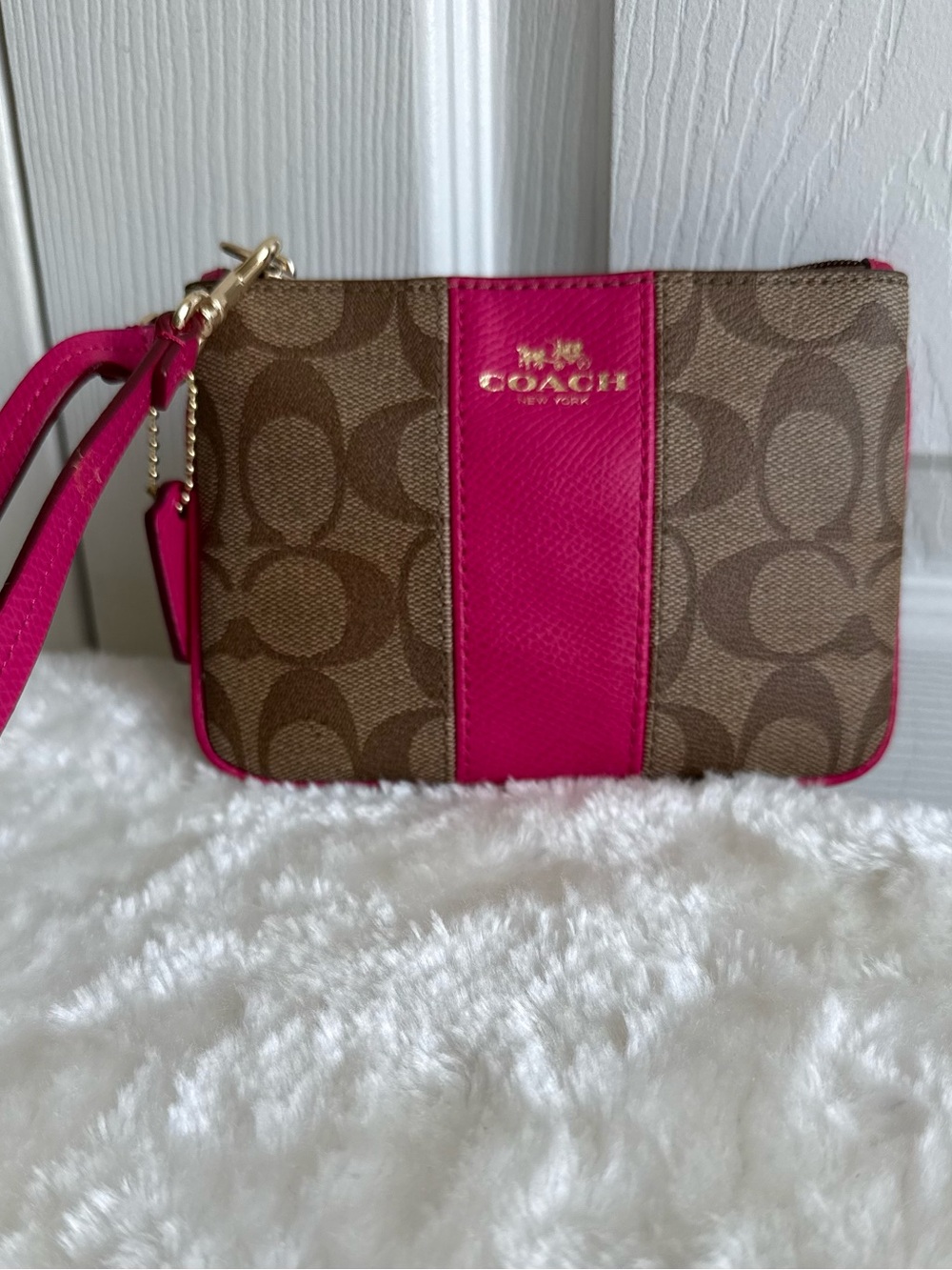 NWOT COACH Signature Canvas Corner Zip Wristlet Hot Pink Stripe